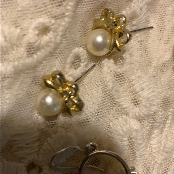 Wire bracelet  & 2 tiny prs of earrings - Picture 4 of 4